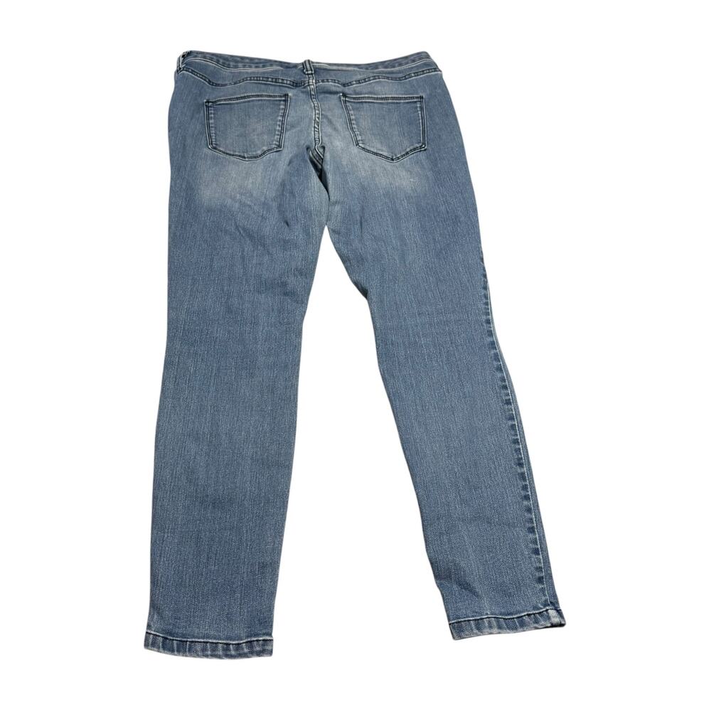 Universal Thread Straight Leg Jeans Size 10 Light Wash Denim 30S Short - Picture 7 of 7